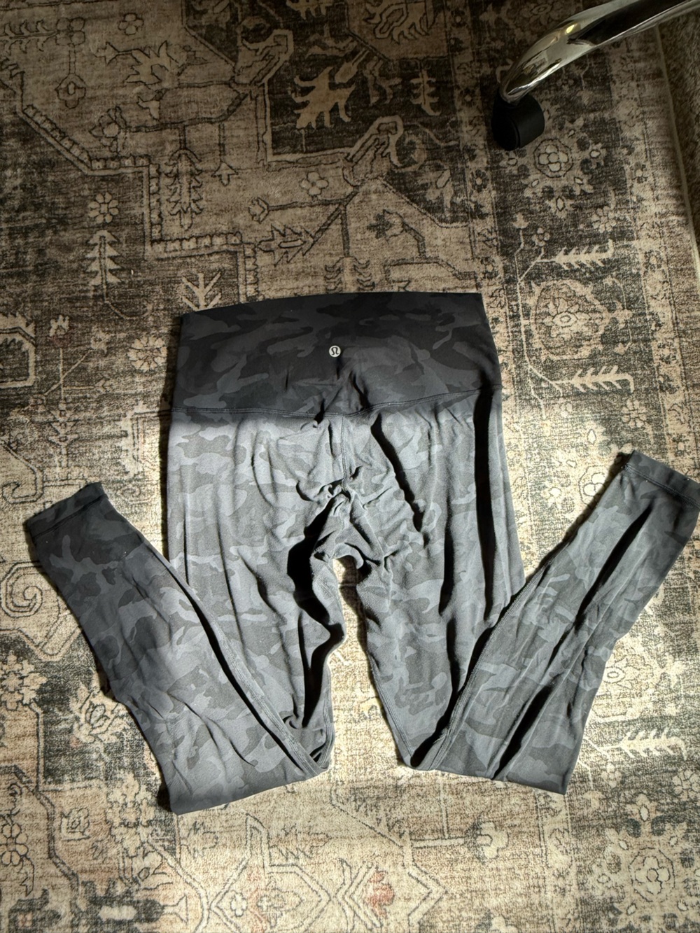 lululemon athletica camo Align Leggings - Size 10 - 28 inseam - Picture 2 of 3